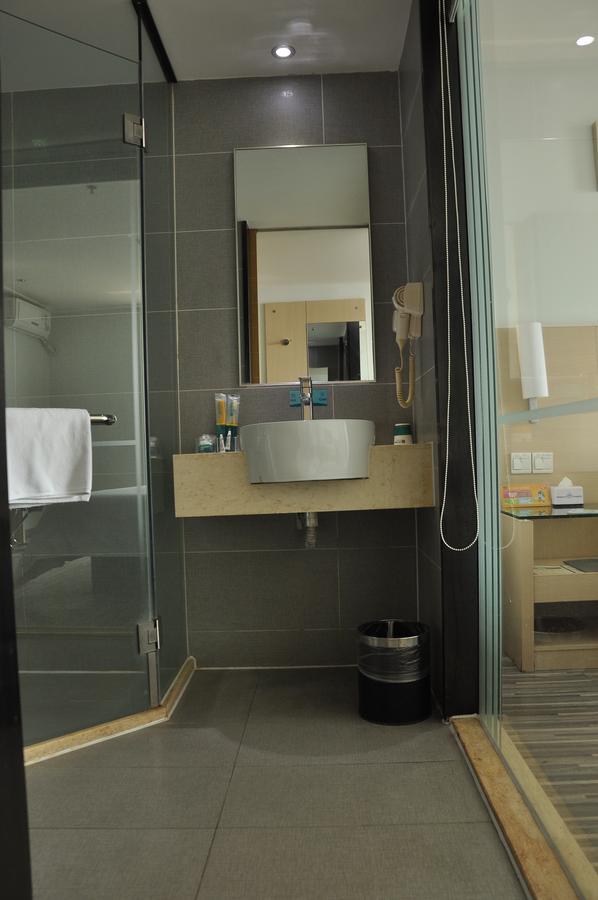 City Comfort Inn Wuhan Caidian Square Экстерьер фото